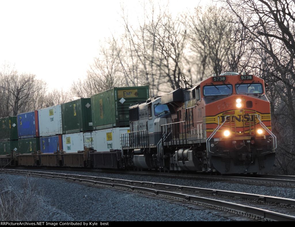 BNSF 5738 on 22K